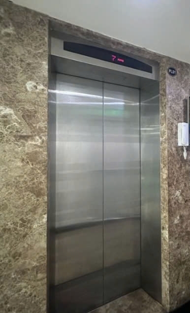 Mình cho thuê nhà lô góc mới Nam Trung Yên; vỉa hè 101m2* 5T- 29 Tr