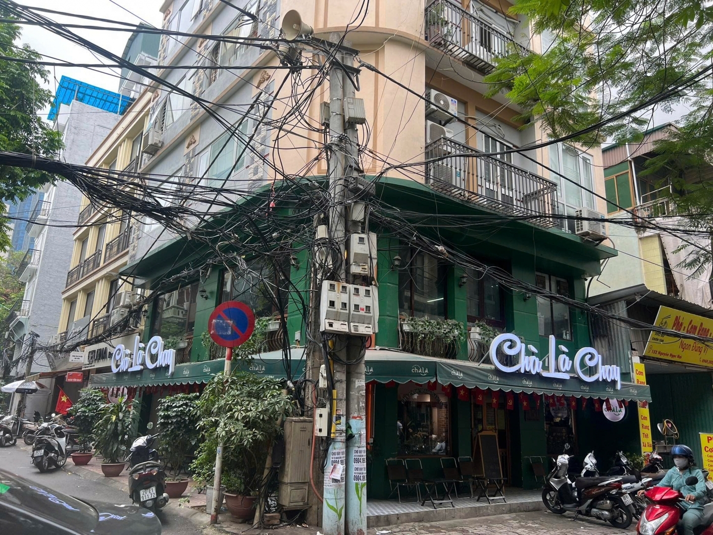 Mình chuyển lên phố cổ nên cần nhượng lại quán đang kinh doanh đồ ăn chay tại tầng 1 và