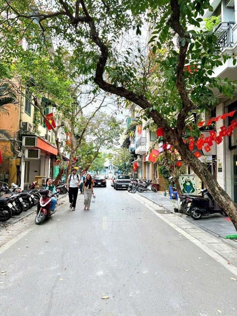 MỘT TRONG NHỮNG CĂN LÔ GÓC ĐẸP NHẤT KĐT ĐỊNH CÔNG VỪA Ở VỪA LÀM VĂN PHÒNG CHƯA TỚI 1.5 TRIỆU USD.