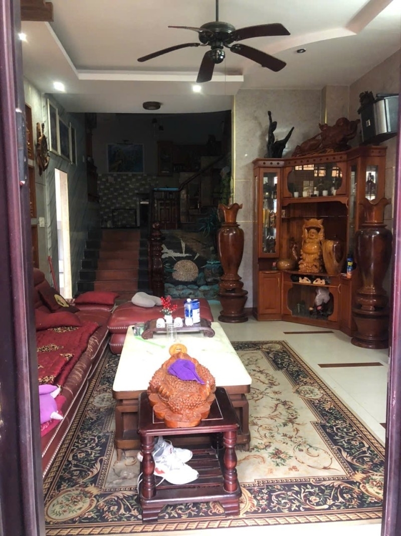 ♥  MT Thi Sách gần cổng sân bay 119m2 ngang 7.8m 4 tầng nội thất gỗ cao cấp