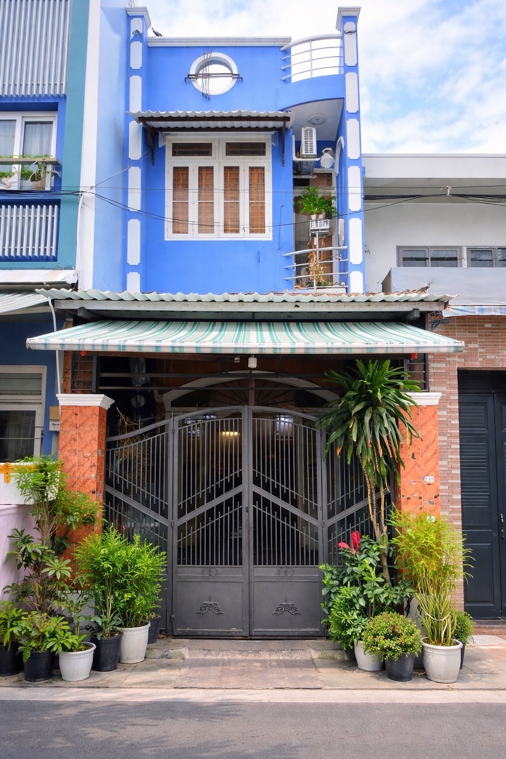 NGAY PHỐ ẨM THỰC TÂN PHÚ – NHÀ 2 MẶT HẺM TẢI TRÁNH – 2 TẦNG – 68M NỞ HẬU  NHỈNH 7