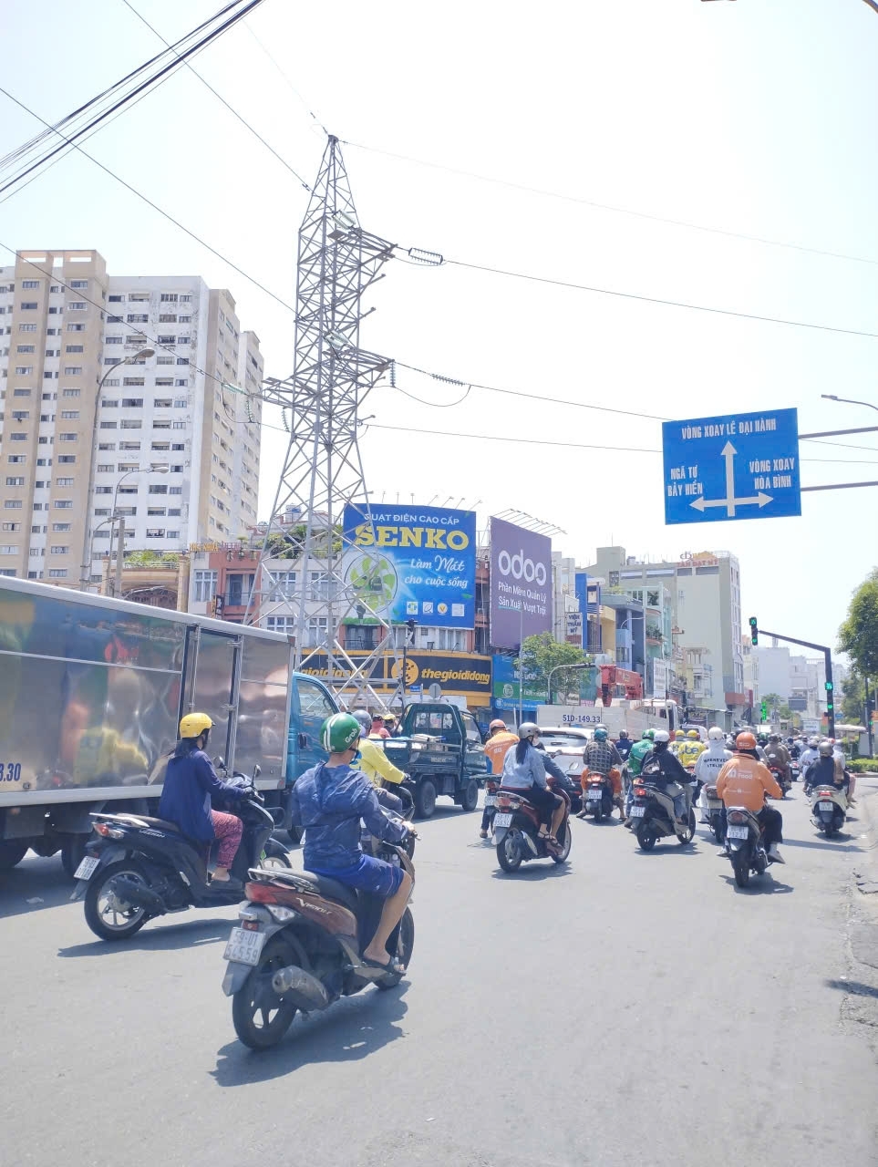 Ngộp  Âu Cơ - HXH 6m 85m2 - 2 tầng -  Gần Q11  Quận 10