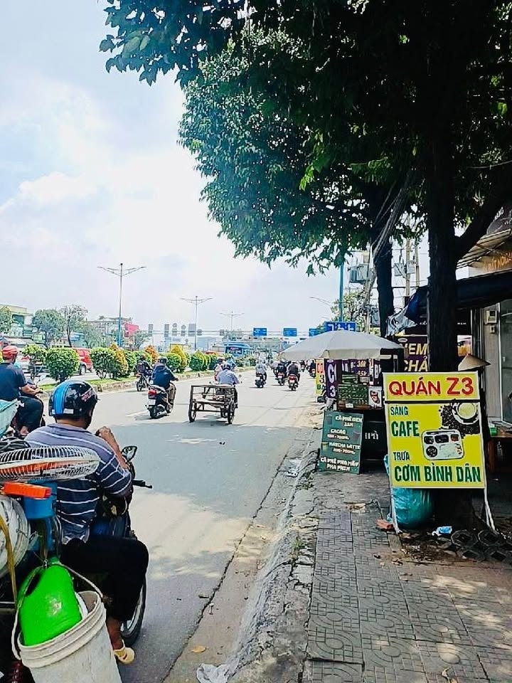 NHÀ 2 MẶT TIỀN TRƯỜNG CHINH - ĐƯỜNG 30M CÓ LÊ - 3 TẦNG 100M CHỈ 12.X