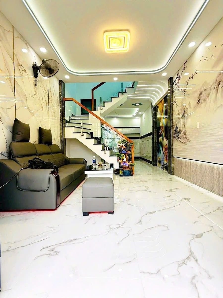 NHÀ 2 TẦNG ĐÚC MỚI TINH 34M2 HẺM XE HƠI GẦN CHỢ THIẾC. LÊ VĂN KHƯƠNG PHƯỜNG HIỆP THÀNH QUẬN 12.