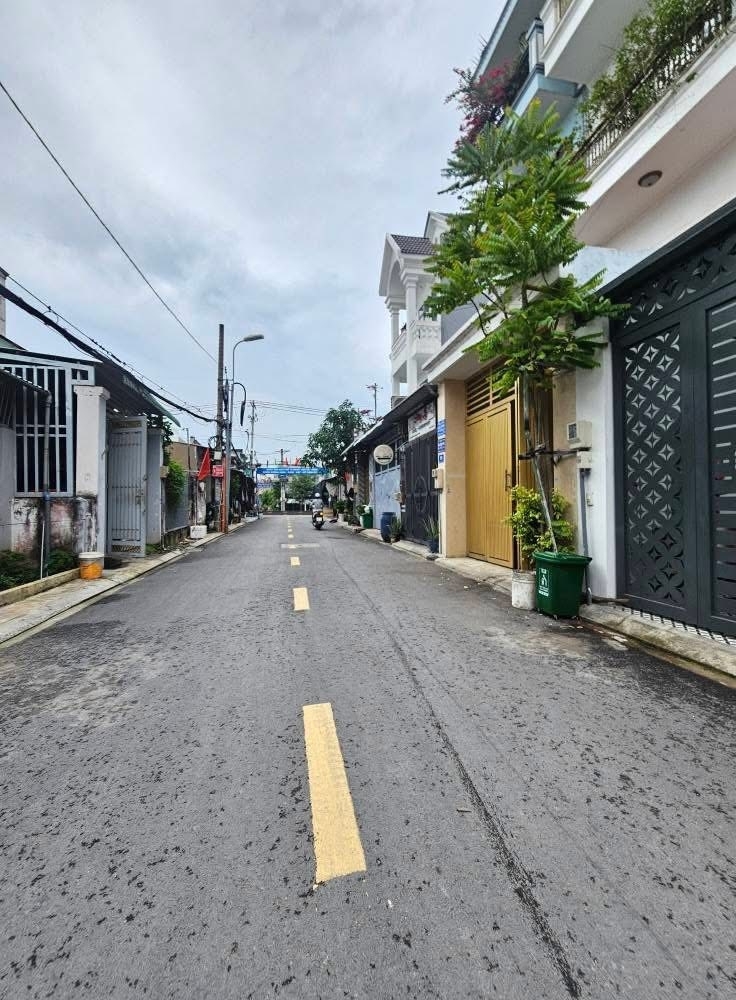 NHÀ 2 TẦNG MẶT TIỀN TA10 Ô TÔ NGỦ TRONG NHÀ. SÁT BÊN LÊ THỊ RIÊNG PHƯỜNG THỚI AN QUẬN 12.