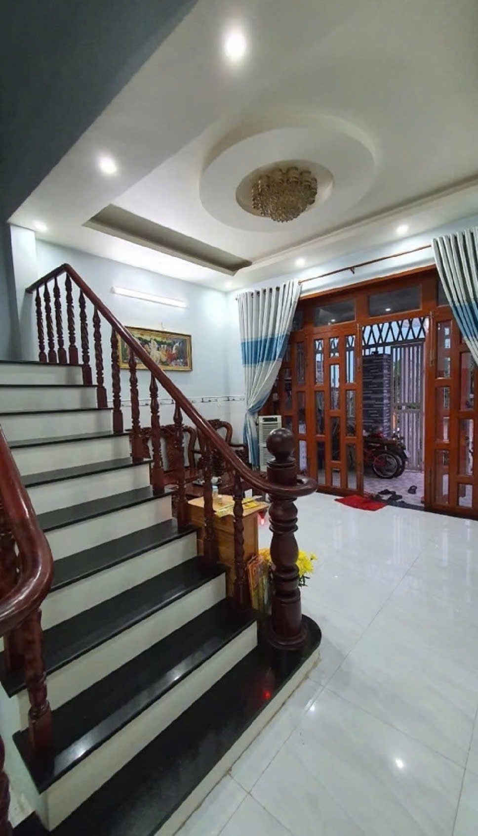 Nhà 3 Tầng 85m ngang 5m dài 17m vuông vứcngay Nguyễn Duy Trinh hẻm xe tải