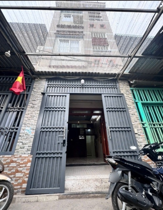 Nhà 3 tầng HXH C7 đường Phạm Hùng Bình Chánh. Giá: 3.68 tỷ