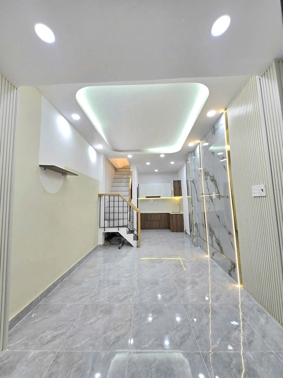 Nhà 3 tầng mới nở hậu đường Trần Văn Thành P.Chánh Hưng. Giá 368 tỷ bớt lộc