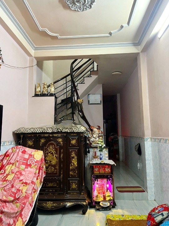 Nhà 3 tầng ngay chợ đường Trần Văn Thành P. Chánh Hưng. Giá 5.8 tỷ