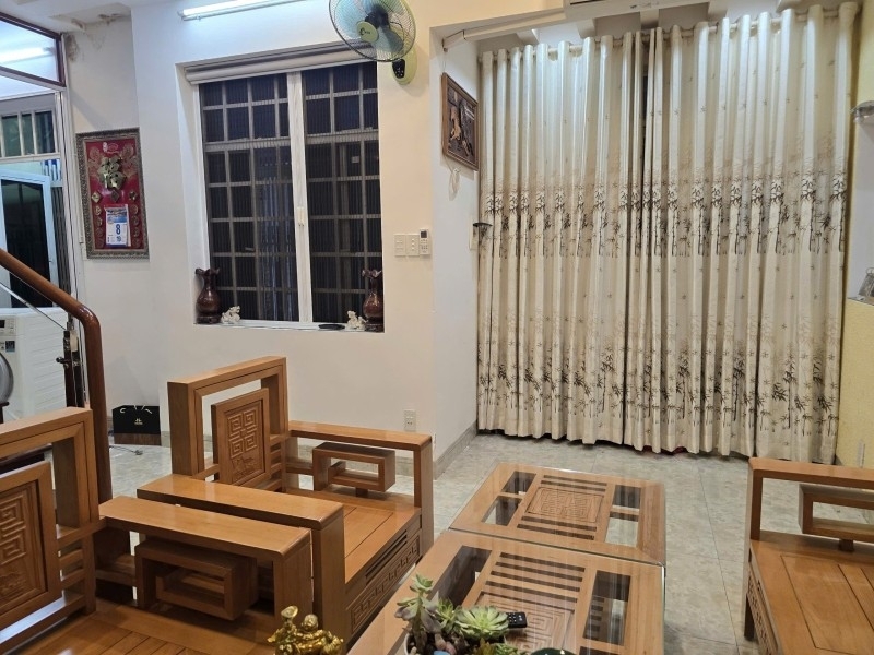 ♪ Nhà 30m ra MT Nguyễn Hoàng Ô tô đậu 10m 37m2 2 tầng 3.55 tỷ