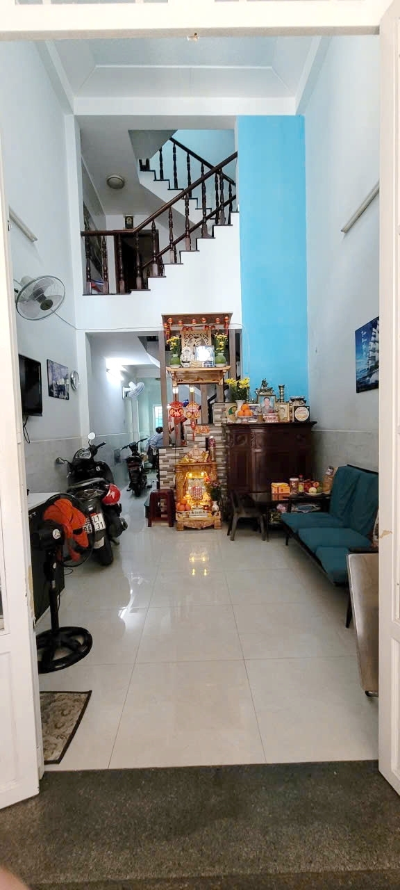 Nhà 4 tầng mặt tiền đường Đào Cam Mộc P5Q8. Giá: 11 tỷ