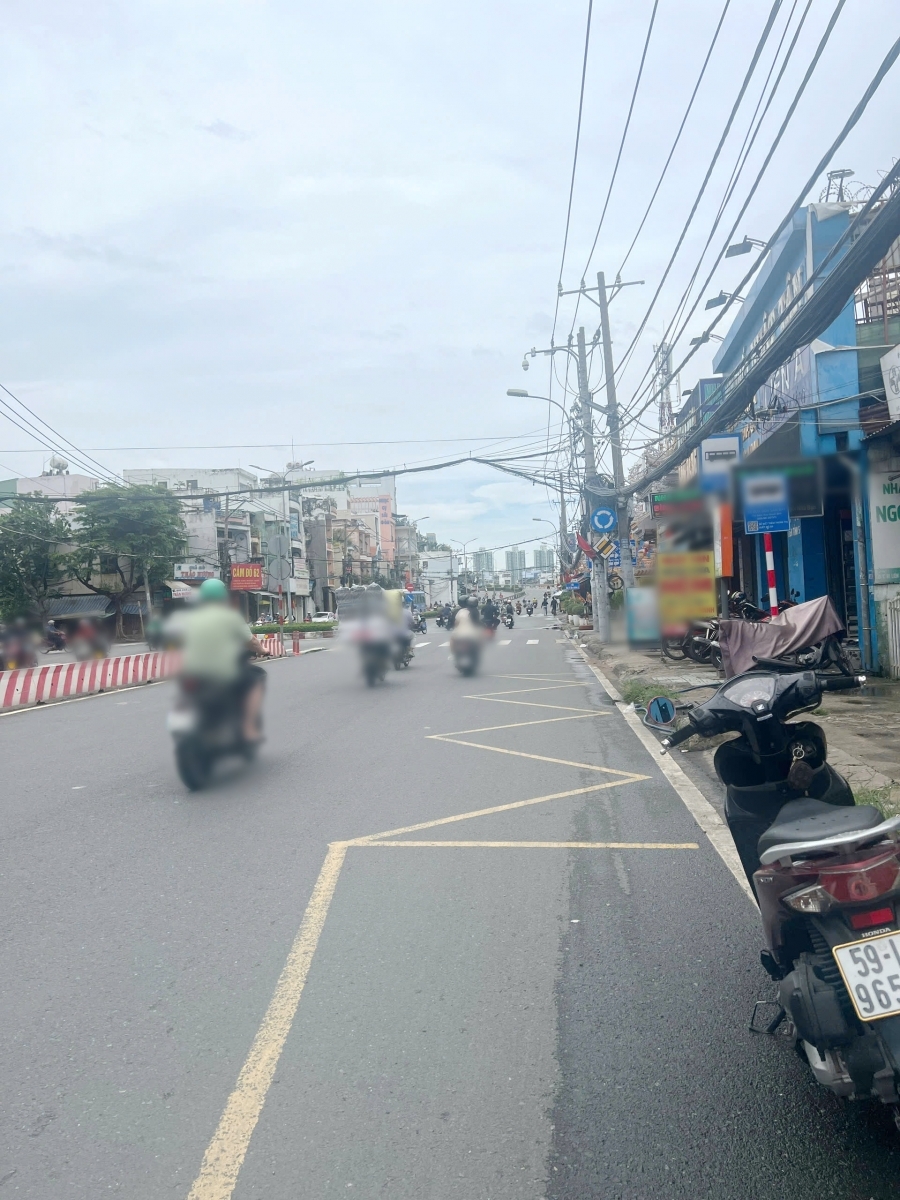 Nhà 4 tầng nở hậu 5.7m mặt tiền Liên Tỉnh 5 P5Q8. Giá: 13 tỷ