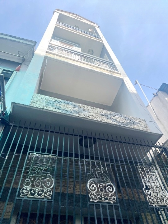 Nhà 4 tầng nở hậu L 7.2m 2 mặt hẻm thông Ba Đình P8Q8. Giá: 10 tỷ