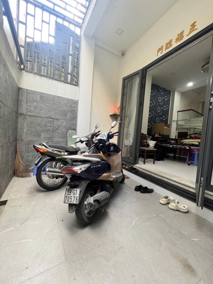 NHÀ 4TẦNG(4x15)TRUNGTÂM Q10-MỘT CĂN NHÀ RA MT ĐƯỜNG NGUYỄN DUY DƯƠNG 8.8TỶ