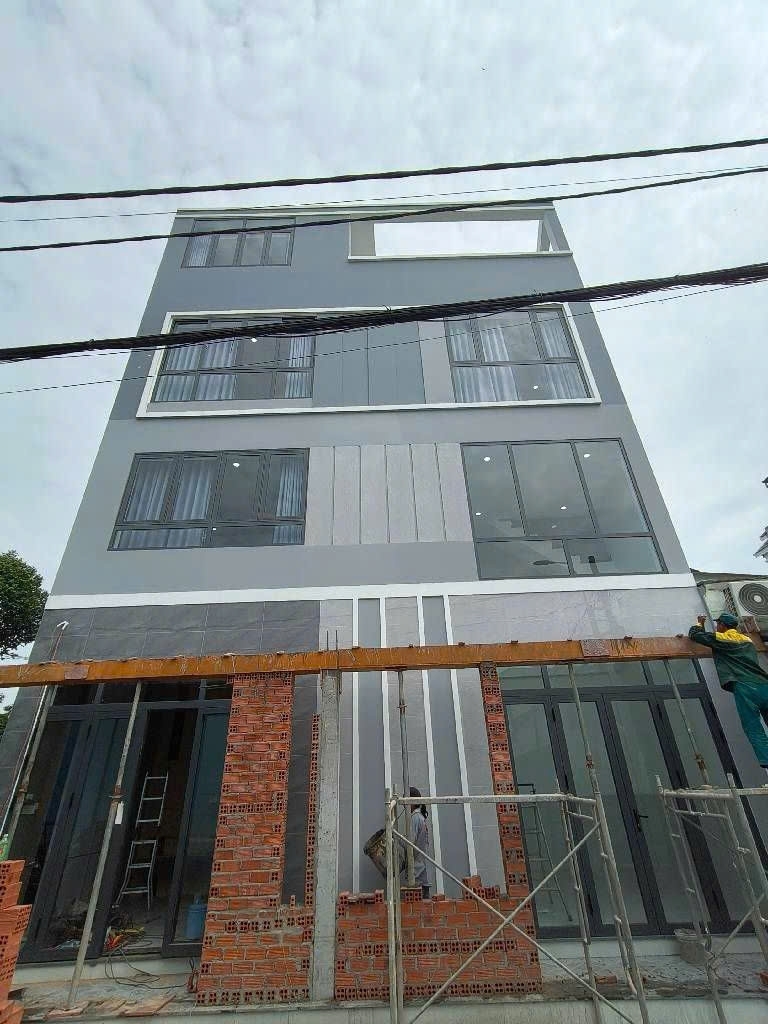 NHÀ BÁN 4 LẦU SÁT MẶT TIỀN - ÔTÔ NGỦ NHÀ LÃ XUÂN OAI - TĂNG NHƠN PHÚ A - Q9