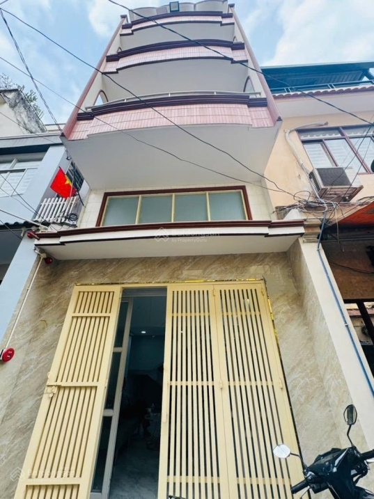 Nhà bán sát Châu Văn Liêm quận 5 một bước ra mặt tiền 5 tầng 6 phòng SD: 139m2 chỉ 7.2 tỷ. LH: