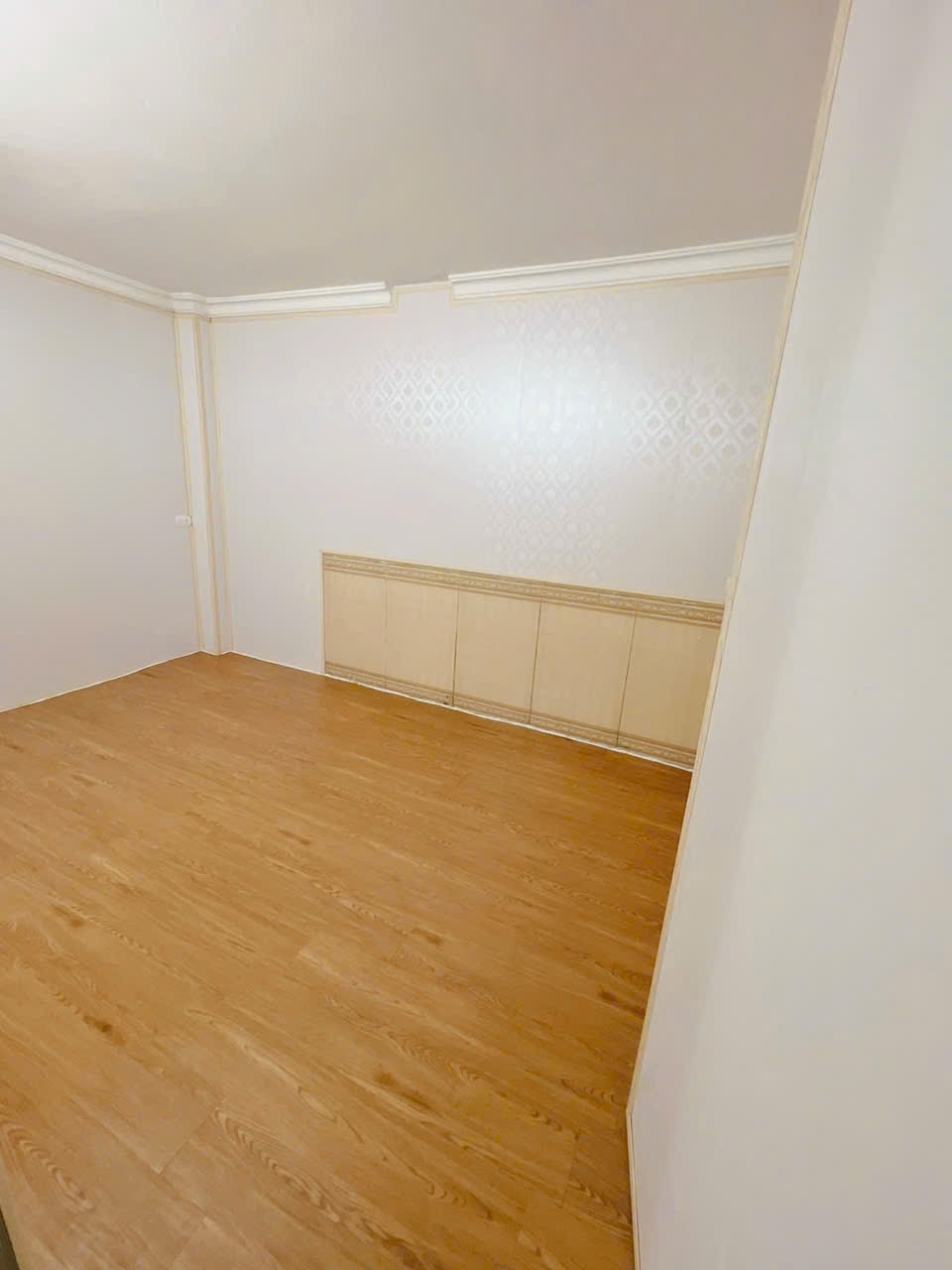 Nhà C4 đẹp tổ 5 Quang Minh. Chủ mới chỉ việc xách đồ về ở. Gần khu công nghiệp