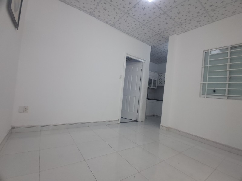 ♪ Nhà cách Hoàng Diệu 70m 34m2 ngang 5.5m vuông C4 sạch 2.1 tỷ