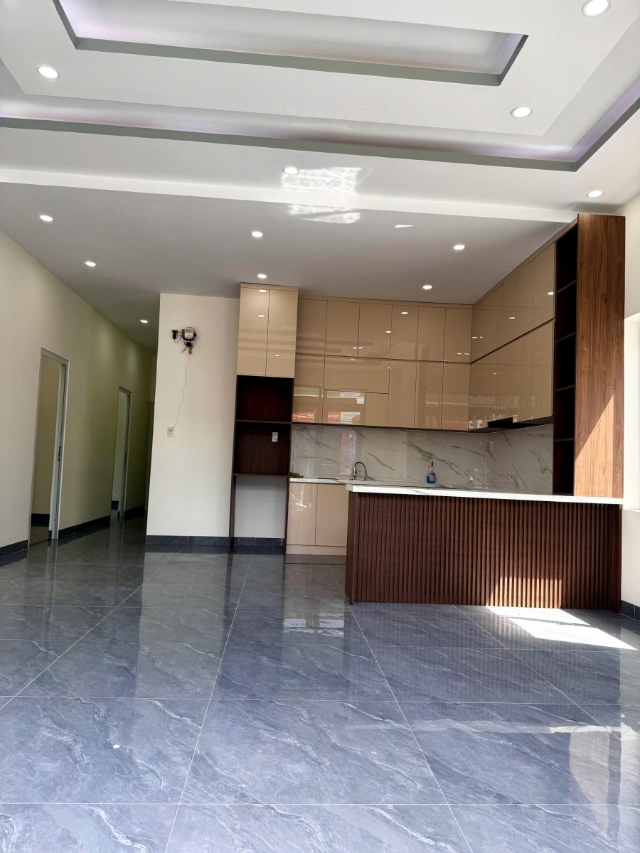 Nhà căn góc phường Tây Nha Trang  cách 23/10 50m đường ô tô tận nơi đối diện trường Mầm non Vĩnh