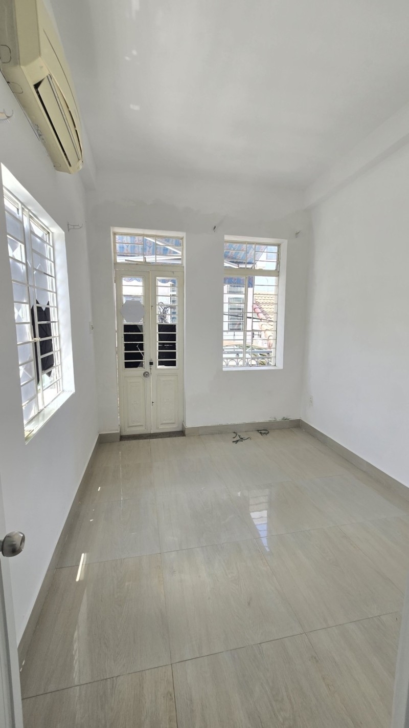 ♪ Nhà cạnh BIG C Hùng Vương 30m2 3 tầng 3PN 3.1 tỷ