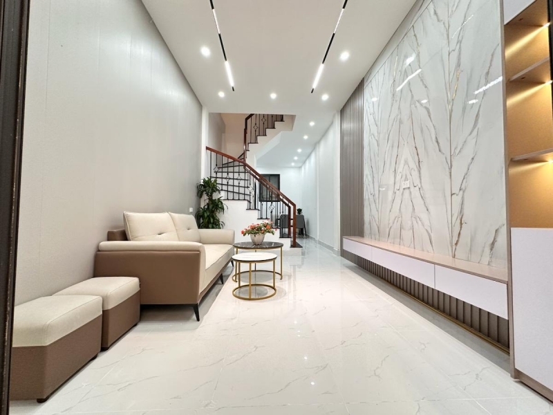 NHÀ CẦU GIẤY ĐẸP PHÂN LÔ Ô TÔ TRÁNH NGÕ THÔNG 36M 6 Tầng 9,1 TỶ GẦN HỒ QUẬN UỶ