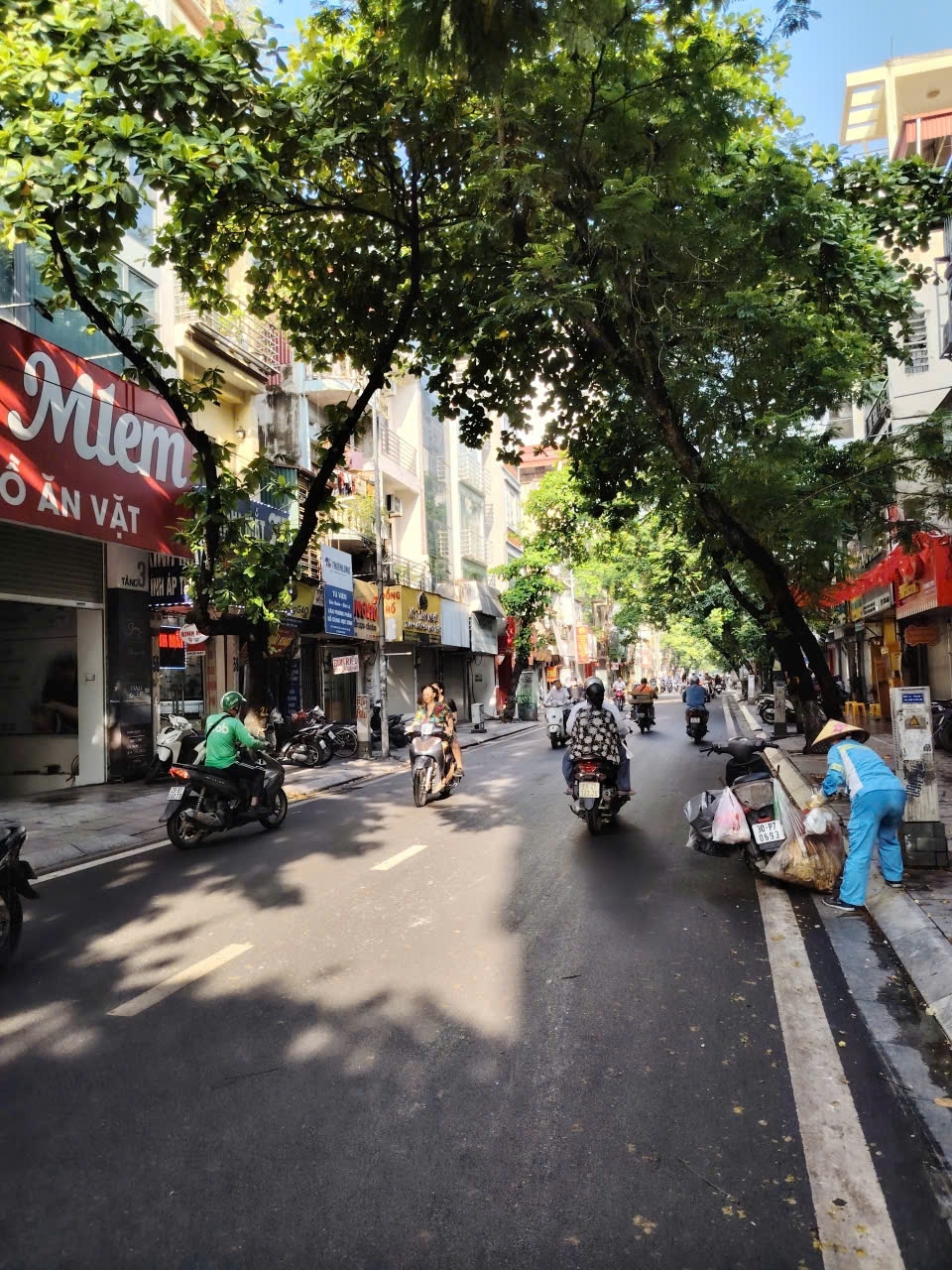 NHÀ CHÍNH CHỦ - GIÁ TỐT - Vị Trí Đẹp Tại Đội Cấn Quận Ba Đình Thành Phố Hà Nội