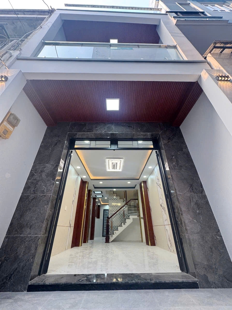 Nhà Dạ Nam ngay cầu Chữ Y 5p qua Q1 Giá : 6.15 Tỷ (T/L)