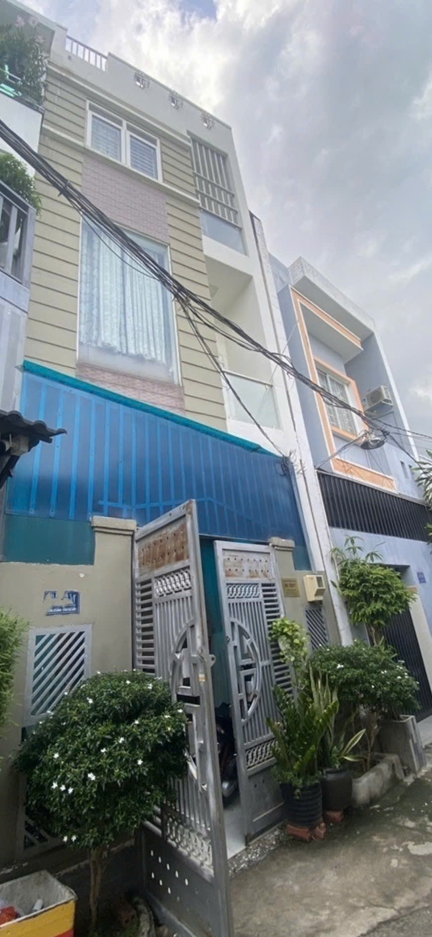 Nhà Đẹp 3 tầng Kiêng cố Ở Ngay Gẩn Global City Quận 9 DtTsd 153m2 chỉ 5.85ty