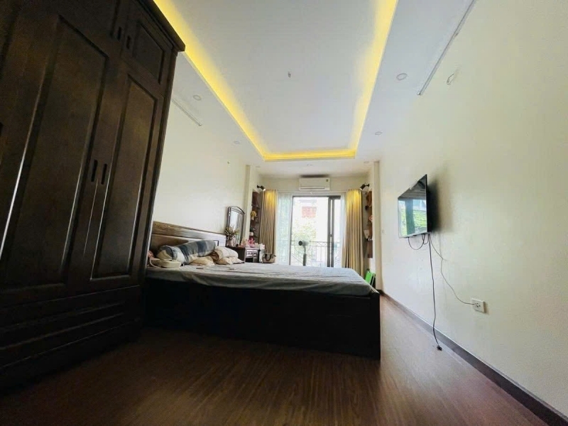 NHÀ ĐẸP CẦU GIẤY - GẦN HỒ QUẬN UỶ NHÀ ĐẸP Dt 30m2 6 tầng mặt tiền 3m Giá 9.1 tỷ