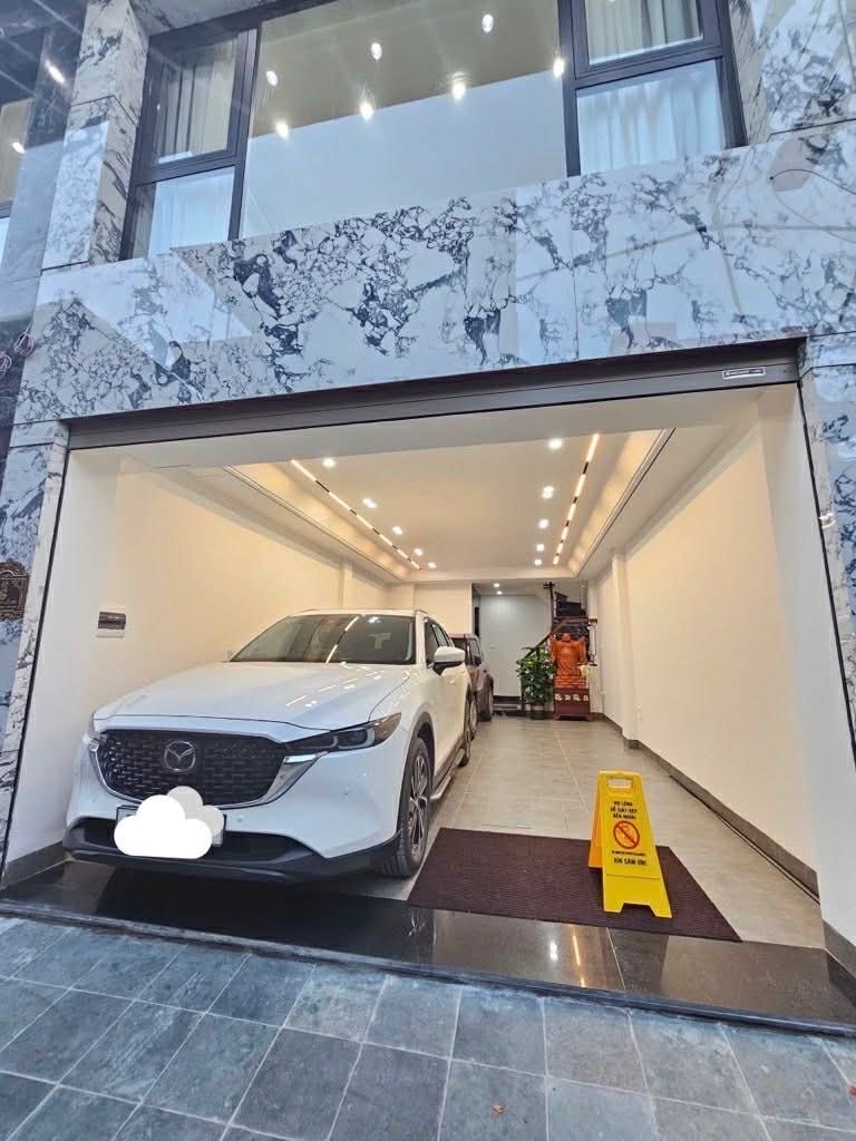 nhà đẹp Cổ Linh 8 tầng thang máy đối diện Aeon gara full nội thất