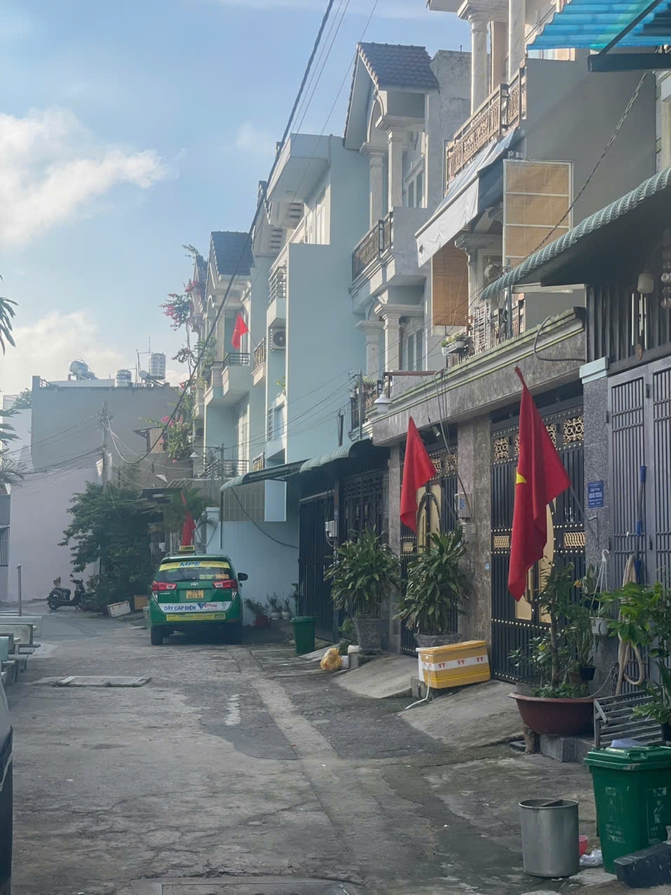 NHÀ ĐẸP GIÁ CỰC RẺ P. TRUNG MỸ TÂY Q12 – TRỆT LẦU ĐẸP MỚI – PHÁP LÝ CHUẨN CHỈNH!