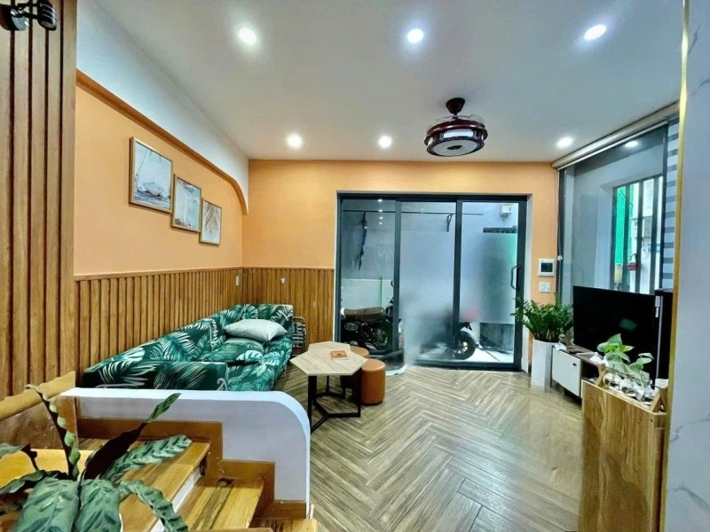 Nhà đẹp Hoàng Diệu – 2 tầng 2PN 2 mặt kiệt – ở ngay trung tâm – giá siêu mềm 3.35 tỷ!