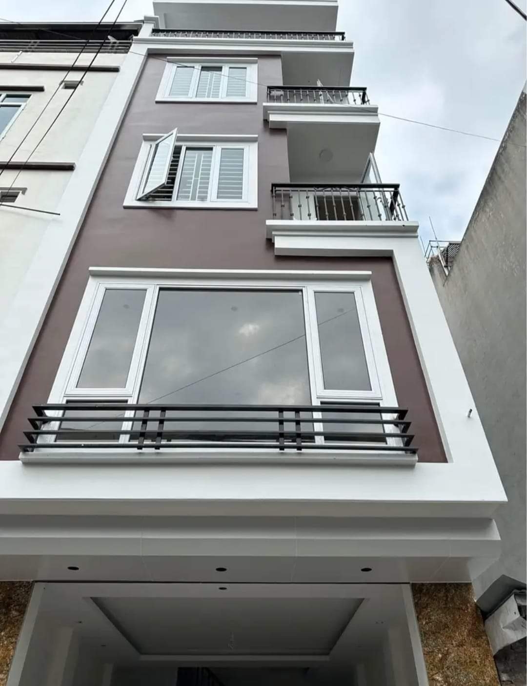 NHÀ ĐẸP KHU VỰC ĐƯỜNG PHẠM VĂN ĐỒNG- CẦU THĂNG LONG DT30M2 - 5 TẦNG - GIÁ HƠN 5 TỶ - GOI CHO EM