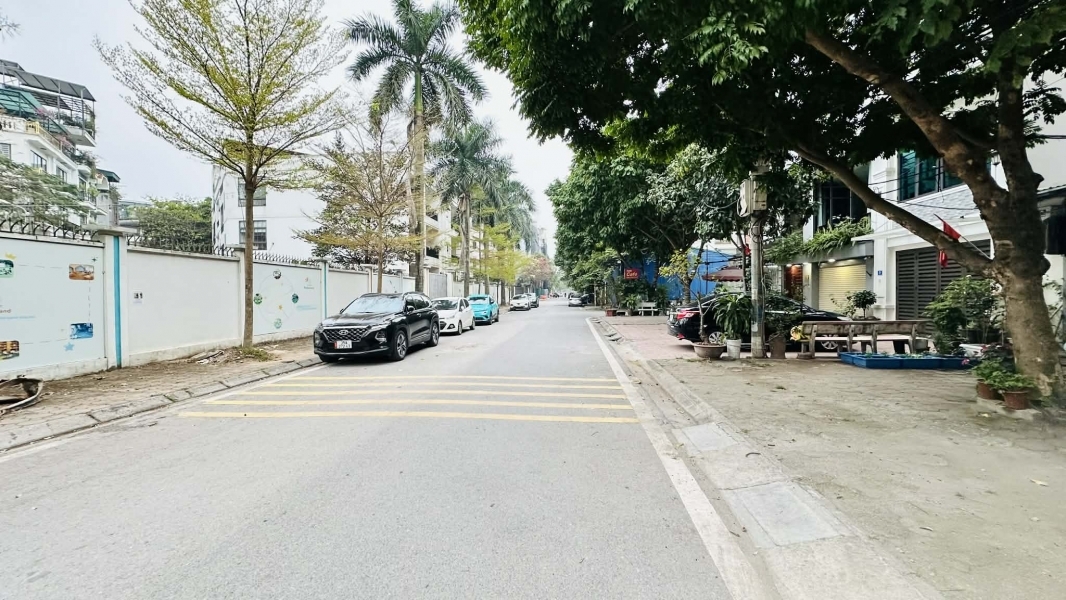 nhà đẹp Lâm Hạ lô góc mặt tiền 17m  ôtô tránh gần bệnh viện Tâm Anh