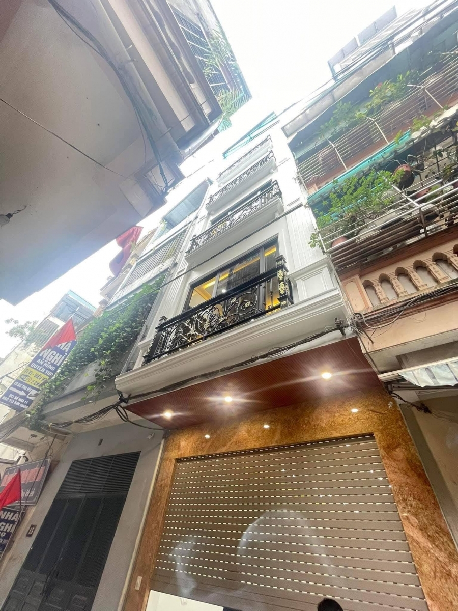 Nhà đẹp ở ngay Định Công Thượng - 37m*6tầng- Ô tô qua cửa-Gần trườngchợ- Nhỉnh 10tỷ