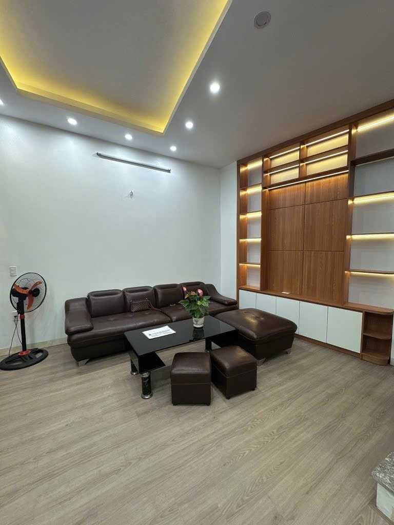 NHÀ ĐẸP PHỐ TRẠM – LONG BIÊN – FULL NỘI THẤT – GIÁ CHỈ 6 TỶ – CHỦ CẦN BÁN GẤP