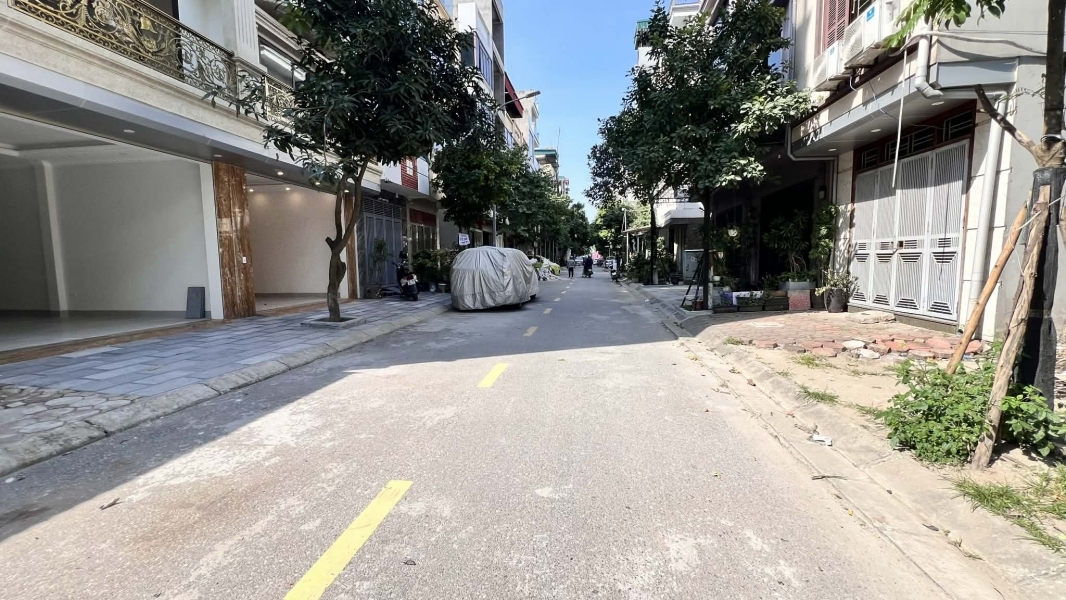 nhà đẹp Thạch Bàn 6 tầng thang máy vỉa hè ôtô tránh kinh doanh full nội thất