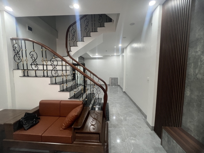 NHÀ ĐẸP TRUNG TÂM PHỐ TRẠM – LONG BIÊN – 41M² – 5 TẦNG – GIÁ 7.7 TỶ