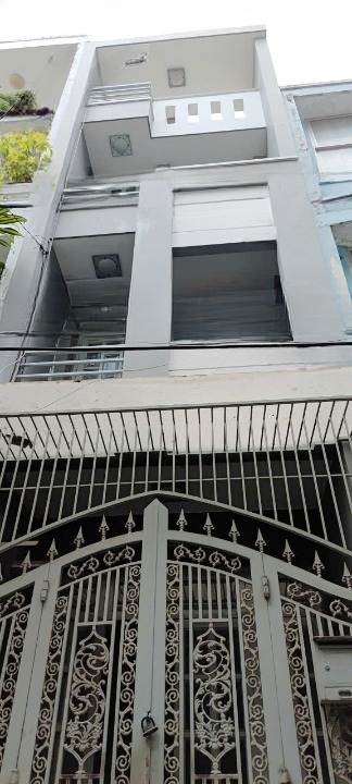 Nhà gần MT đường nhánh Dương Bá Trạc P1Q8