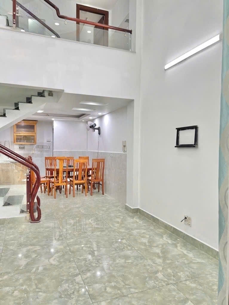 Nhà Giá Rẻ  Quận 9- Gần Metro-4 Tầng-An Ninh-Sổ Riêng-Sát Chợ -Chỉ 585Tỷ