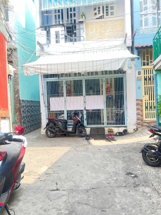 Nhà góc 2 tầng hẻm 23 đường Hồ Thành Biên P4Q8. Giá: 2.85 tỷ