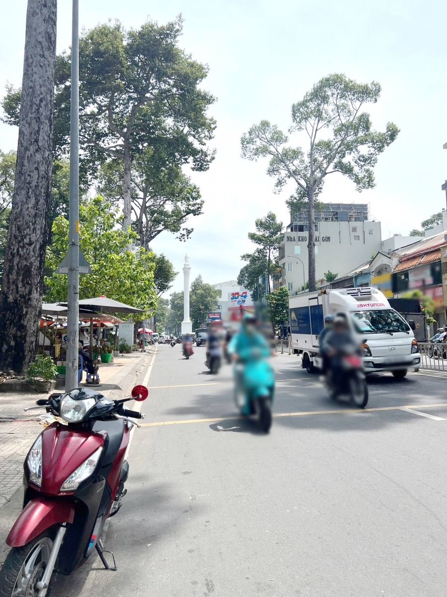 Nhà góc 5 tầng mặt tiền Nguyễn Tri Phương P9Q5