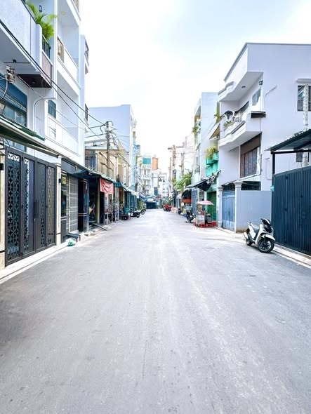 Nhà HXH Đường Cách Mạng Tháng 8 Phường 5 Quận Tân Bình Cũ( Phường Tân Sơn Nhất ).