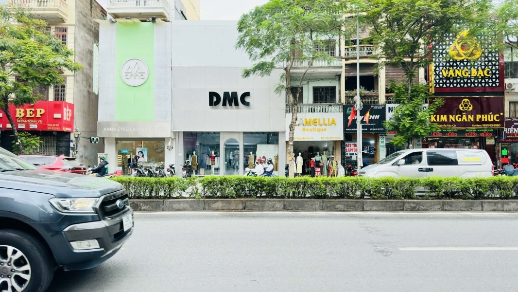 nhà mặt phố Nguyễn Văn Cừ mặt tiền 13m nở hậu dòng tiền ổn định full thổ cư