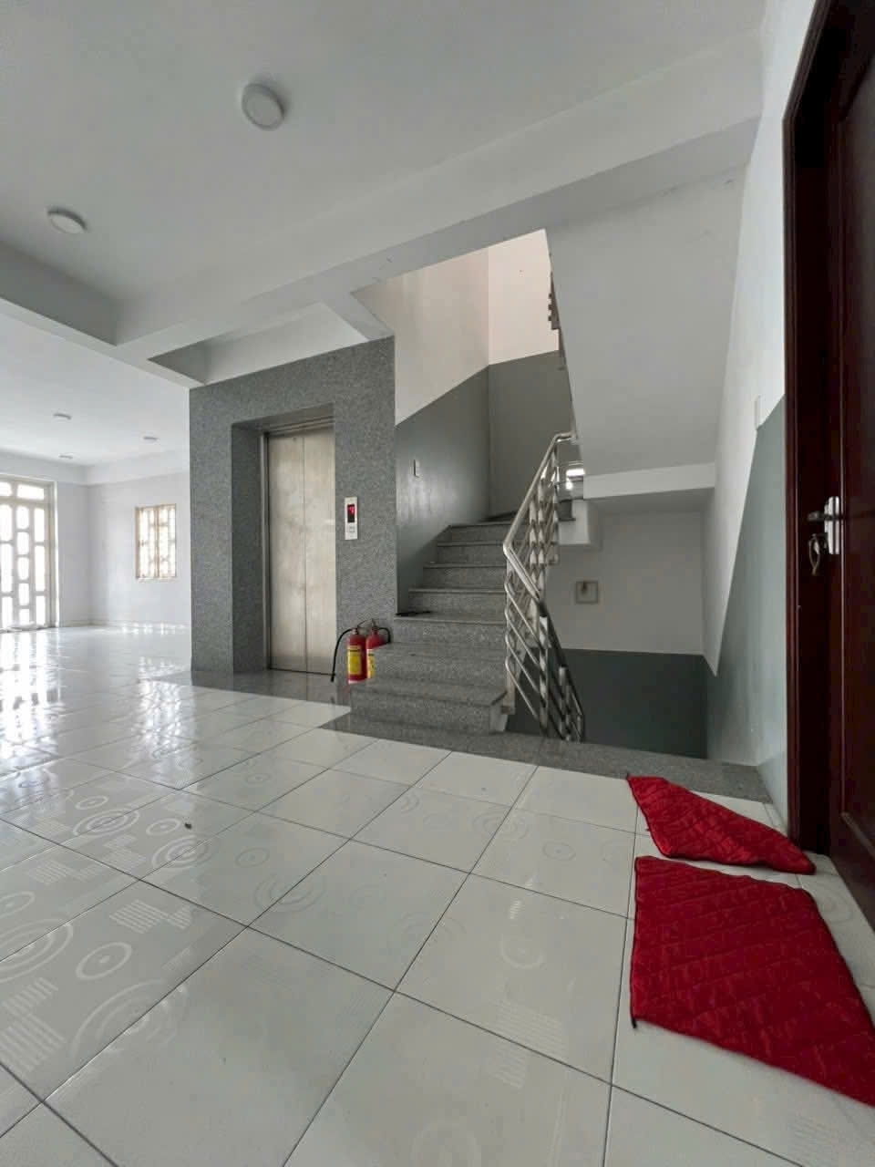 NHÀ MẶT TIỀN TÔ KÝ 6 HÓC MÔN VỊ TRÍ ĐẸP NHÀ TRỆT 4 LẦU THANG MÁY CHỈ 11.5 TỶ!