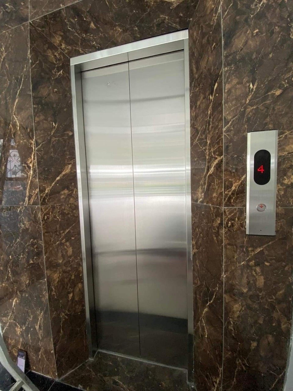 Nhà mình cho thuê nhà mới căn góc Mai Hắc Đế; vỉa hè 92m2* 5T- 30 Tr