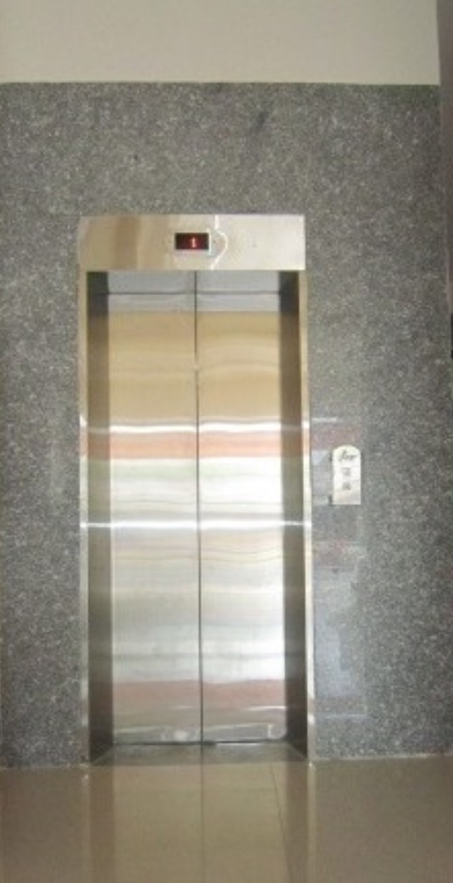 Nhà mình cho thuê nhà mới căn góc Thái Hà; vỉa hè 115m2* 5T- 45 Tr