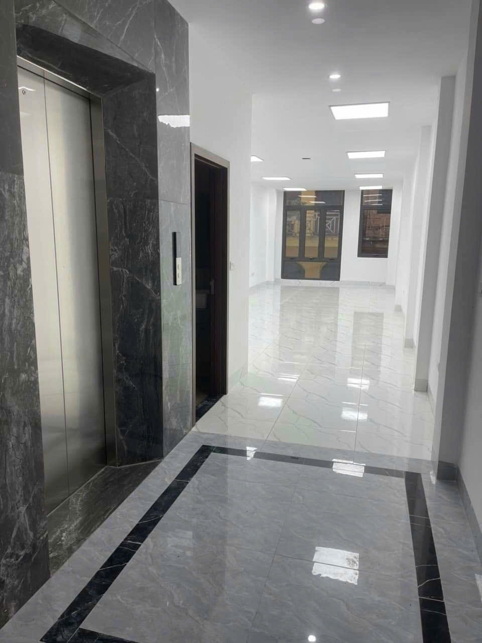 Nhà mình cho thuê nhà mới lô góc vỉa hè 96m2- 4T Chùa Láng_28 Tr