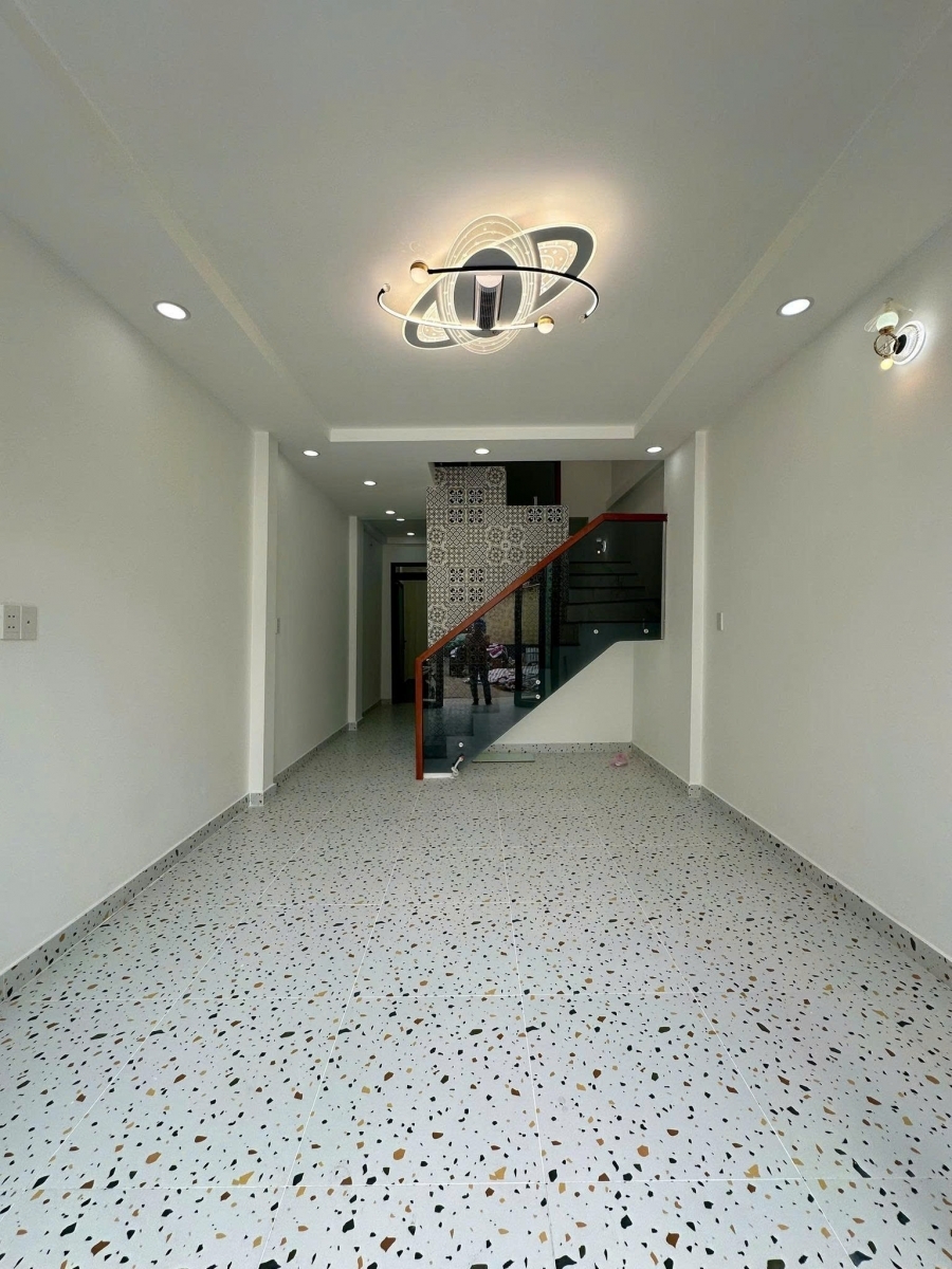 Nhà mới 1 lầu đúc/3PN hẻm 8m oto quay đầu trước cửa Âu Dương Lân P3Q8