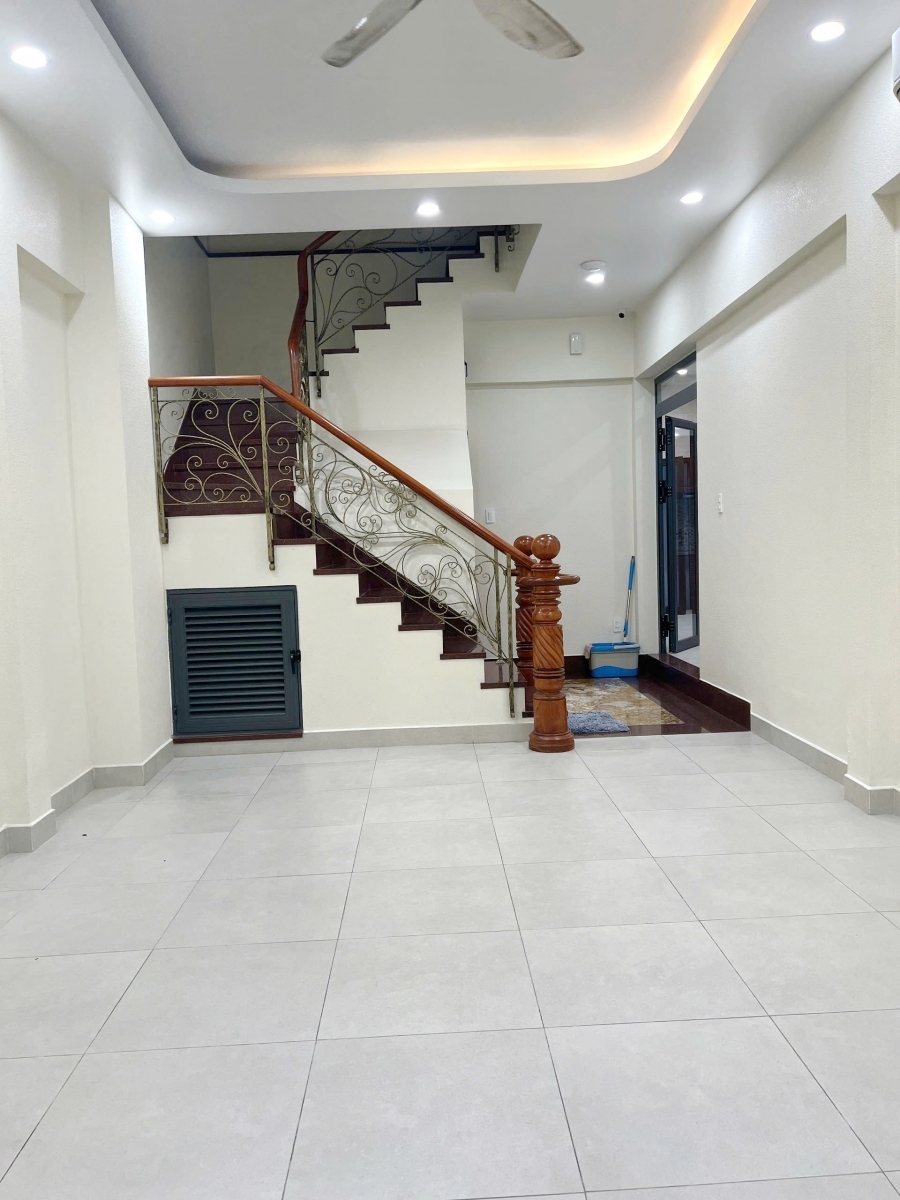 Nhà mới 2 mặt hẻm 3 tầng nở hậu 8m sát đường Trần Bình Trọng P2Q5. Giá 9.8 tỷ
